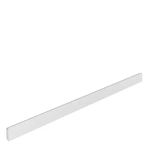 Weißes Wandregal von Hansgrohe, schlankes Design, geeignet zur Montage an der Wand, um eine ordentliche Anordnung von Badeaccessoires oder Handtüchern zu ermöglichen.
